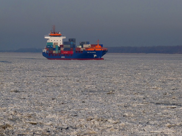 kontejnery na palubě
